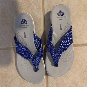 Clarks Cloudsteppers Fabric Flip Flops